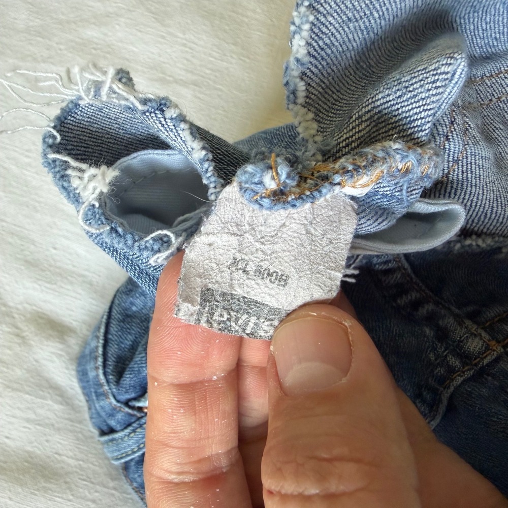 Y2K Levis 592 Micro Low Rise Denim Shorts Cut Off Frayed Hem Womens 25 - Picture 6 of 8